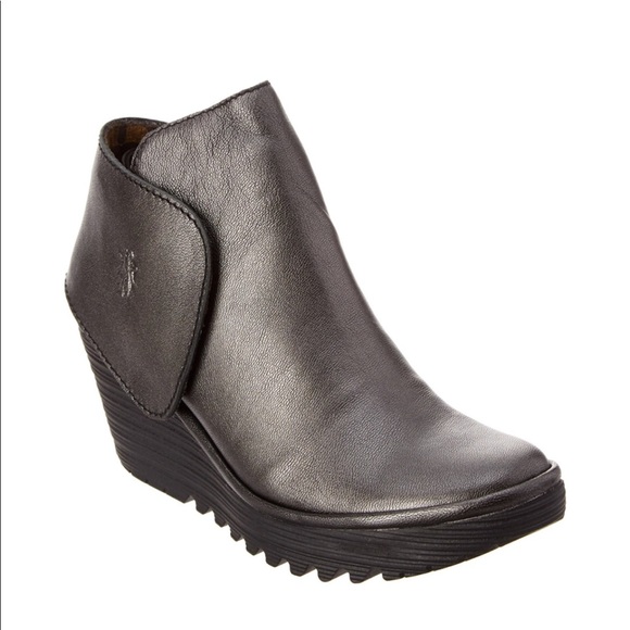 Fly London Yogi 2025